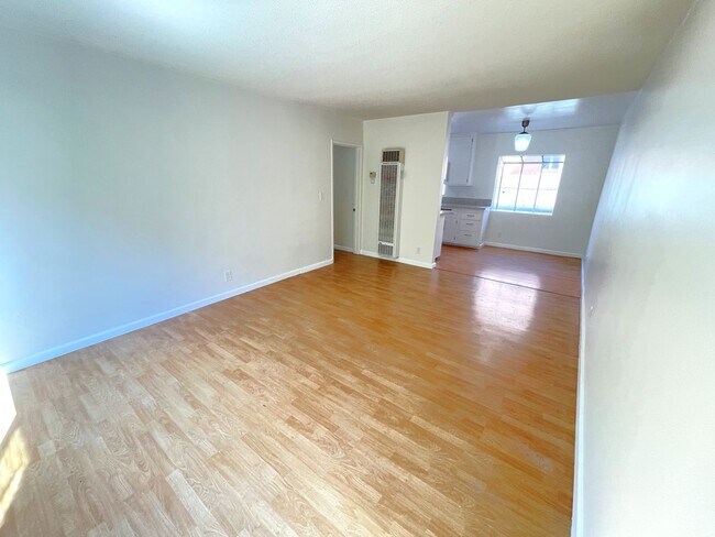 Building Photo - Newly Remodeled 3BD/1.5BA Duplex in Culver City!
