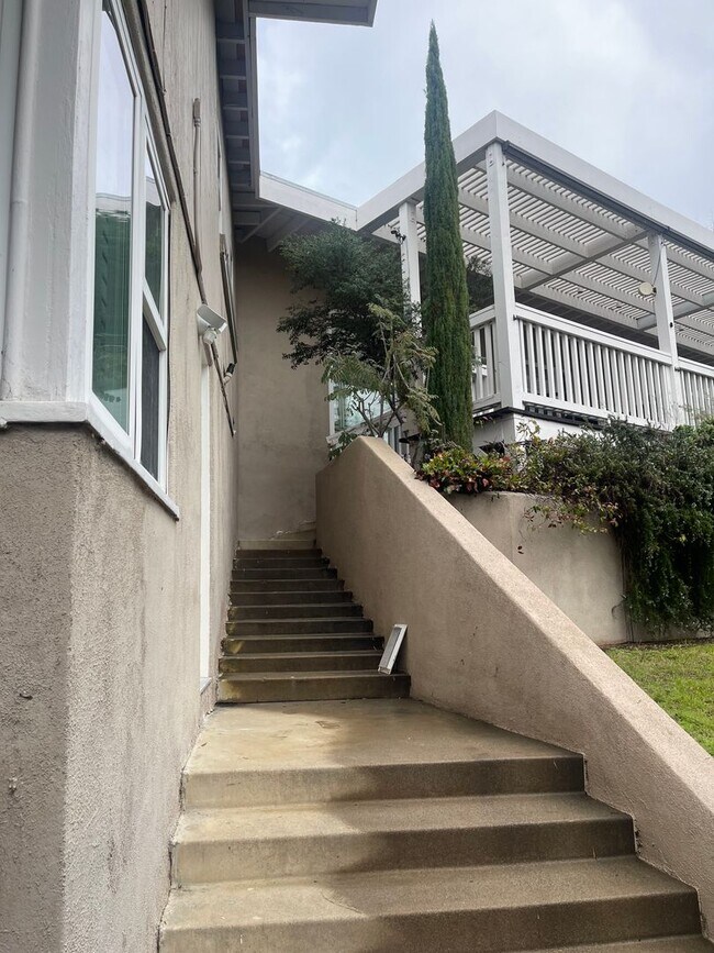 Building Photo - 714 Ocean View