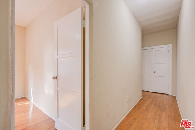 Building Photo - 1492 Silver Lake Blvd