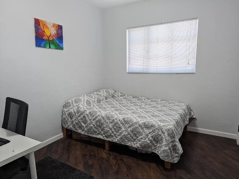 Building Photo - 1634 E 12th St