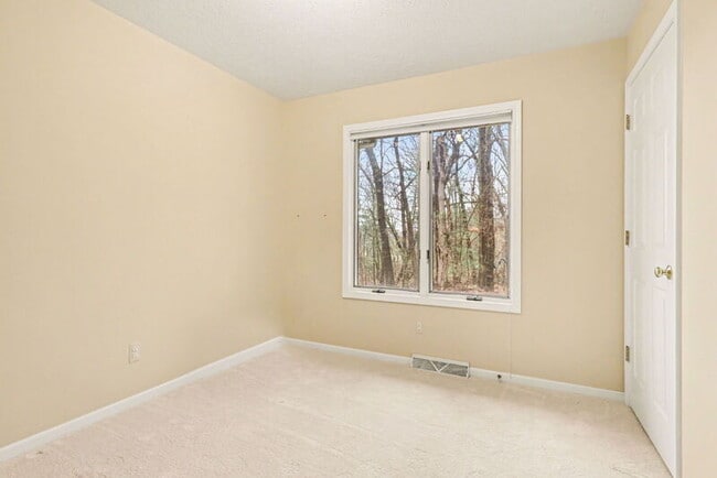 Building Photo - 4319 Valley Hollow Dr NE