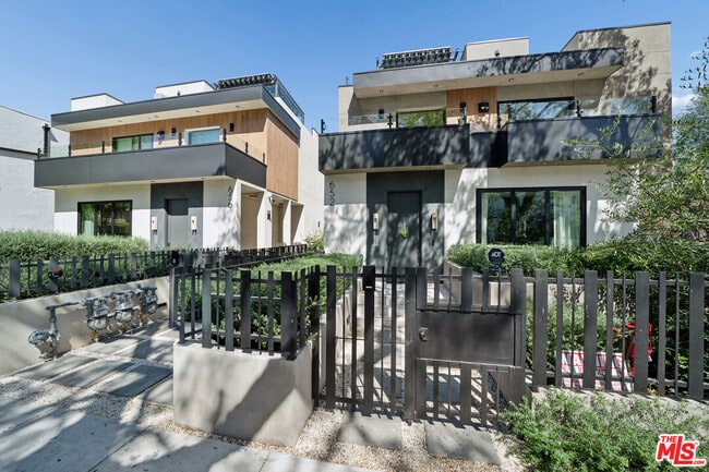 Building Photo - 652 Huntley Dr