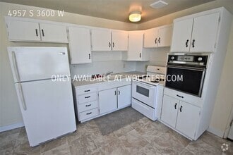 Building Photo - Updated 2 Bed Taylorsville Unit! No Deposi...