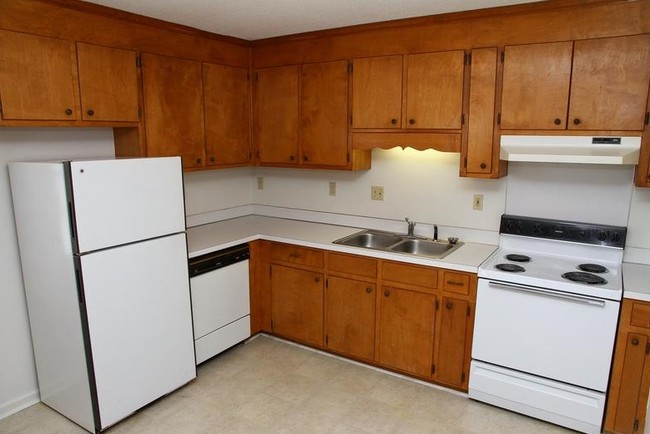 Kitchen - Ivy Court Apartments