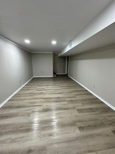 Building Photo - 1827 Watertower Dr