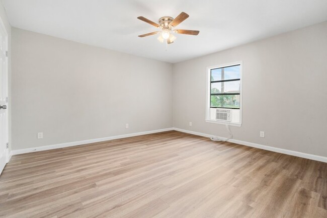 Building Photo - 407 Lovera Blvd