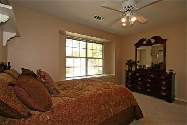 Building Photo - 7 Thrush Grove Pl