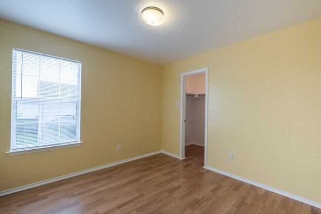 Building Photo - Spacious 4-Bedroom Home in Prime Round Roc...