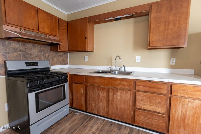 Building Photo - 104 Lawrence St