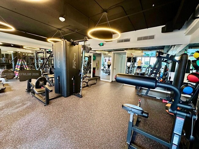 Building Photo - 2555 Collins Ave