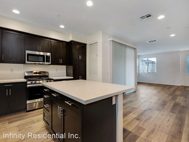 Building Photo - 3 br, 2.5 bath House - 747 Savi Drive  #104