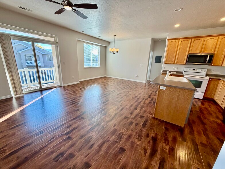 Building Photo - 7106 S Brittany Town Dr