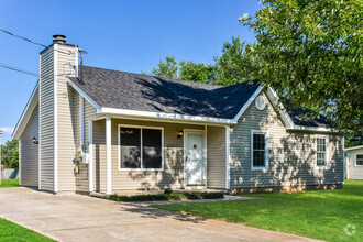 Building Photo - Cozy 3 Bedroom Cottage!