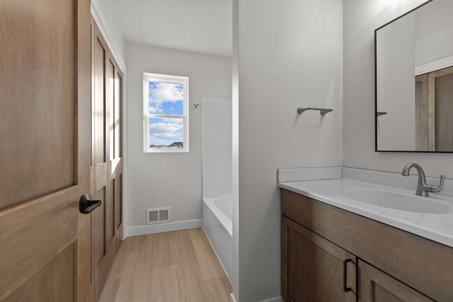 Building Photo - Beautiful New Executive Duplex