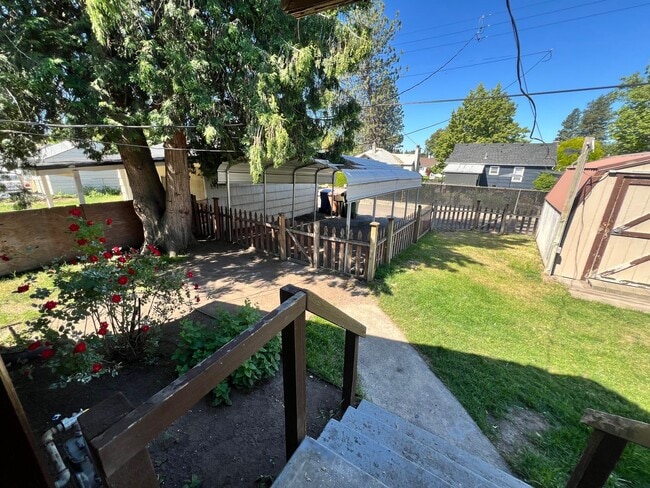 Building Photo - Adorable Shadle Bungalow - 2 Bed, 1 Bath +...