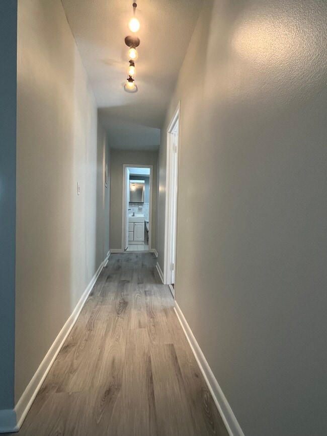 Building Photo - 150 Overlook Ave