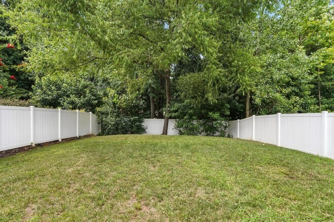 Building Photo - Beautifully Maintained 3-Bedroom Home with...