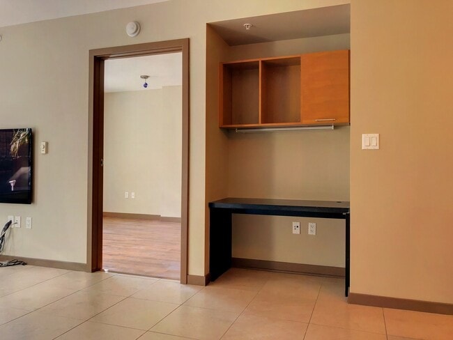 Building Photo - 1 Bed, 1 Bath + Storage - South Beach/SOMA...