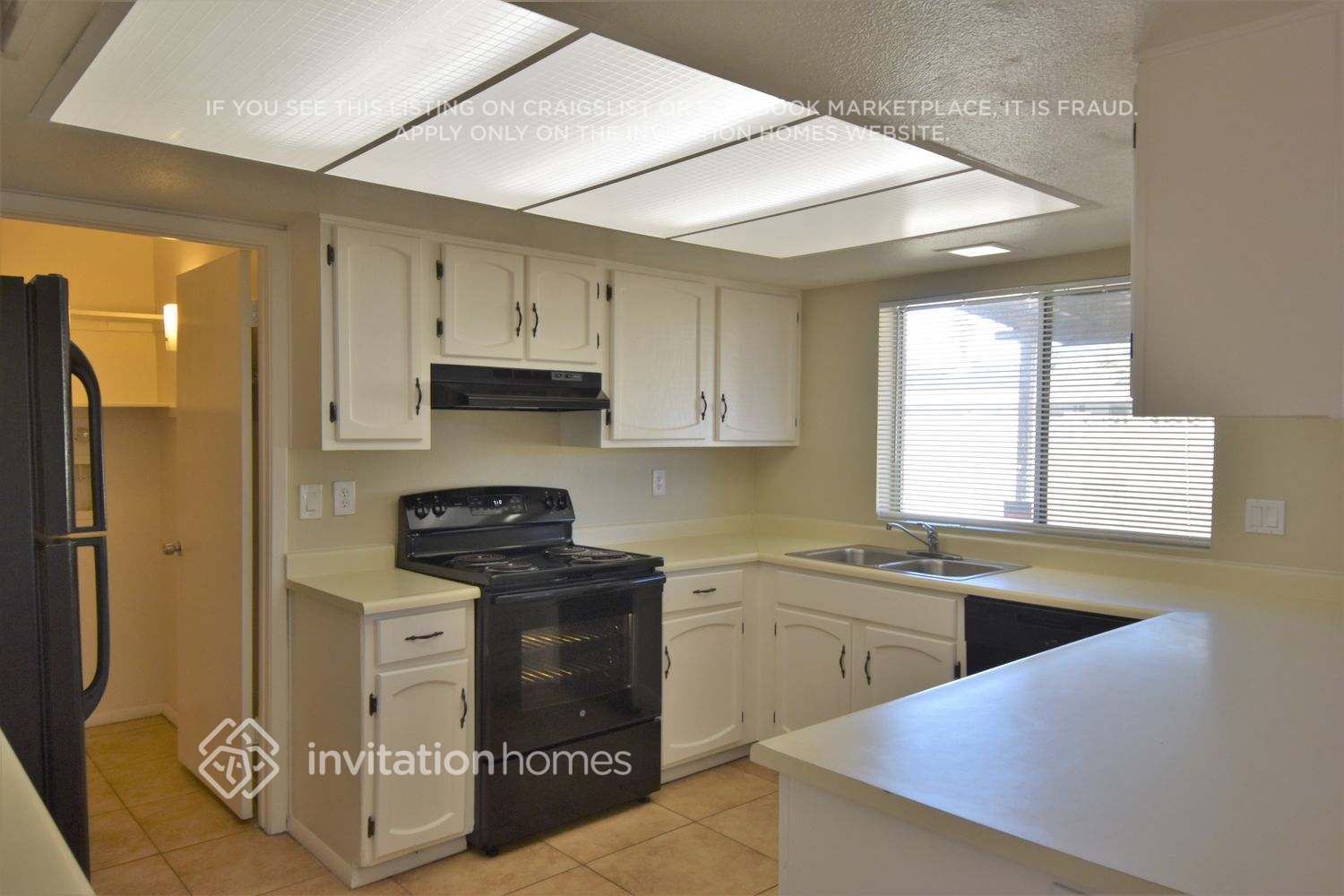 Building Photo - 2220 W Oraibi Dr