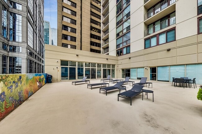 Building Photo - 200 N Dearborn St