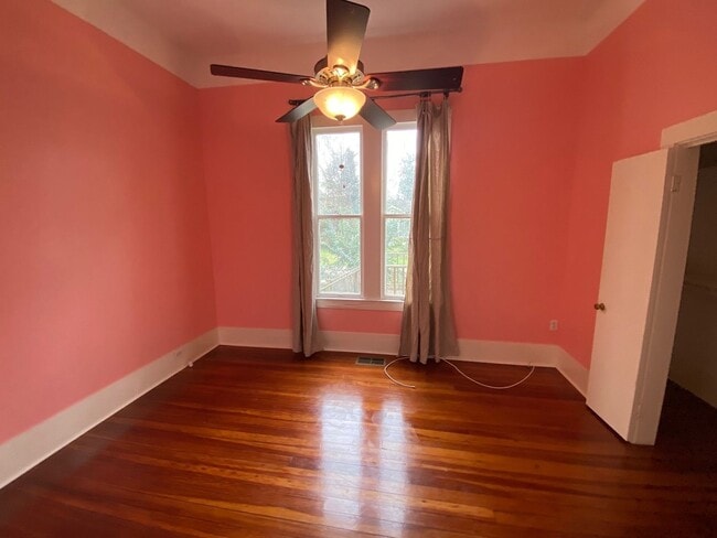 Building Photo - 215 Versailles Blvd