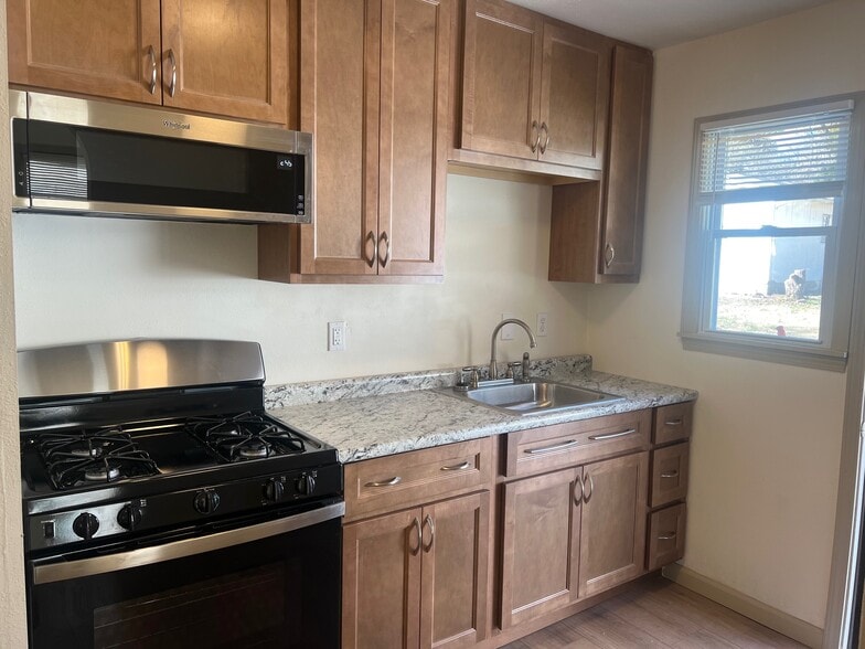 Building Photo - 8621 North Ave