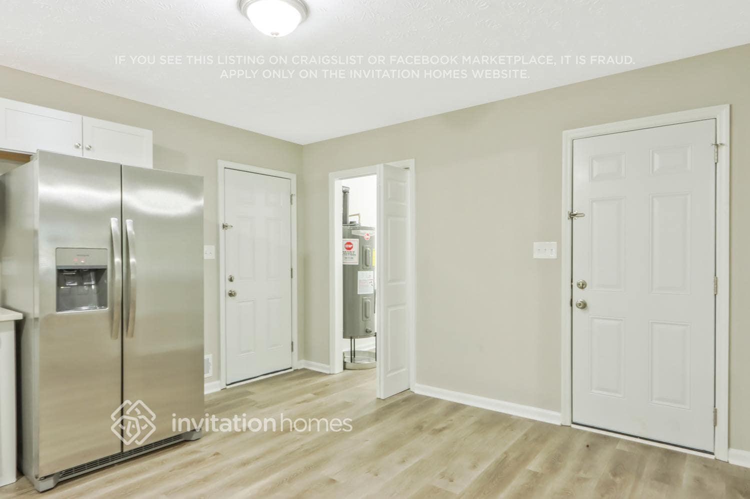 Building Photo - 300 E Country Woods Dr