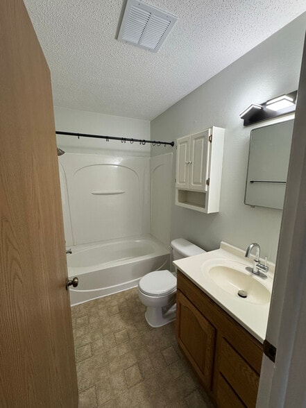 Building Photo - 419 4th Ave E