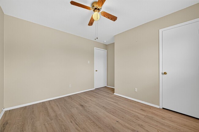 Building Photo - 6343 Settlers Square Ln