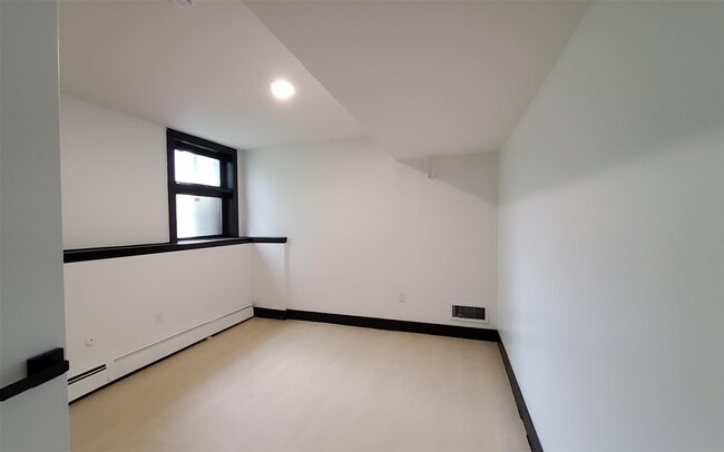 Building Photo - 40 Felter Hill Rd