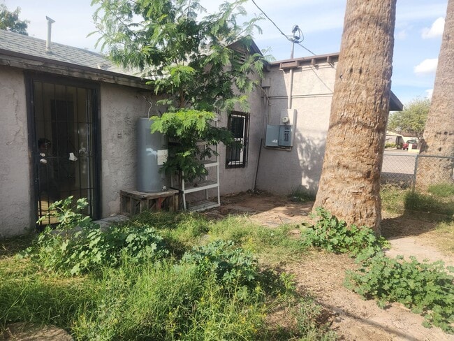 Building Photo - Spacious Centrally Located Home