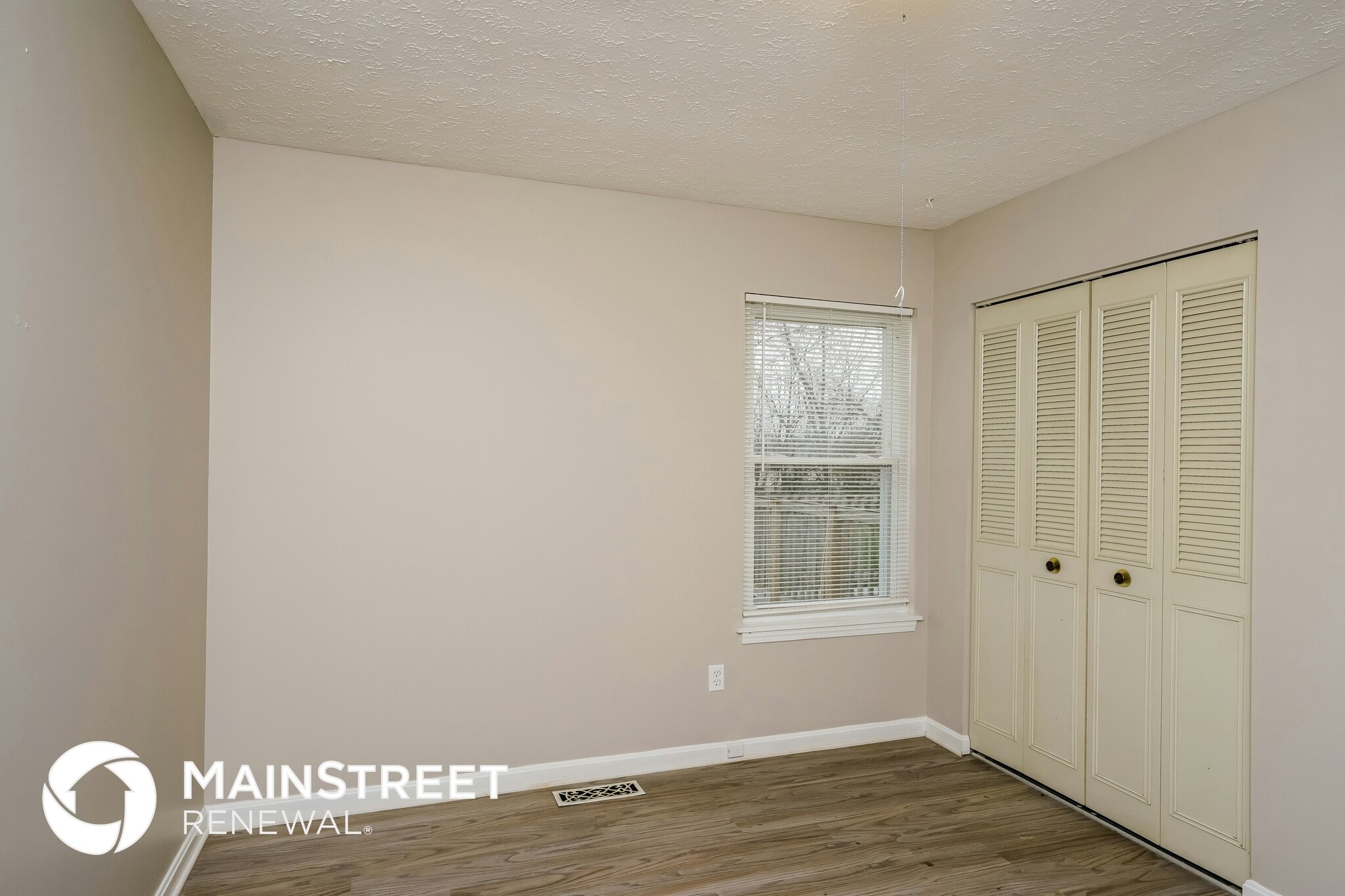 Building Photo - 10509 Hillpark Dr