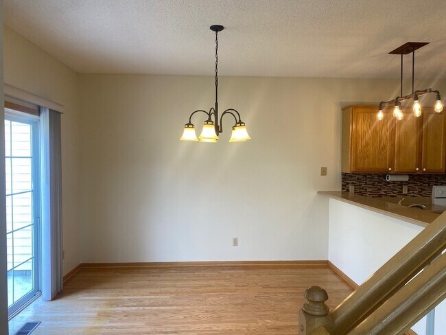 Building Photo - 7697 Coneflower Curv S