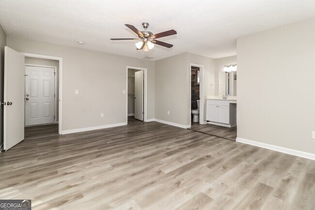 Building Photo - 4795 Jamerson Forest Cir