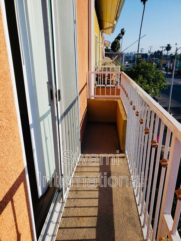 Building Photo - 5010 S Figueroa St