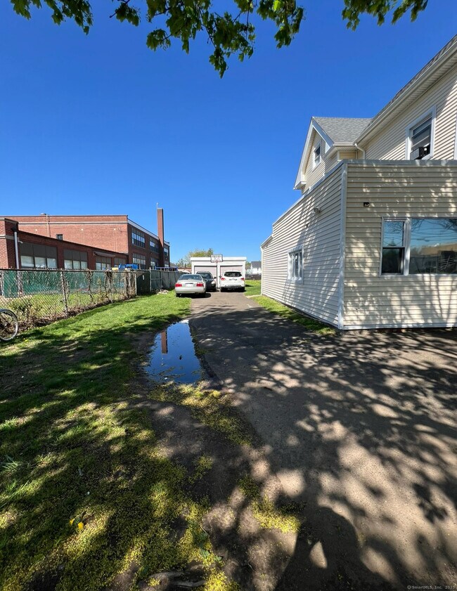 Building Photo - 982 Dixwell Ave