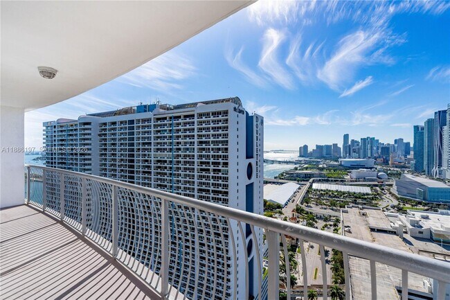 Building Photo - 1750 N Bayshore Dr