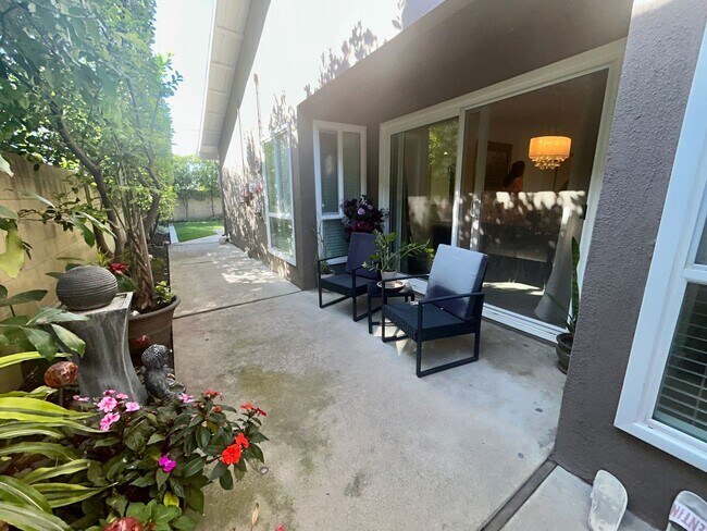 Building Photo - Beautiful Fully Furnished 4Bed/2Bath Home for Rent