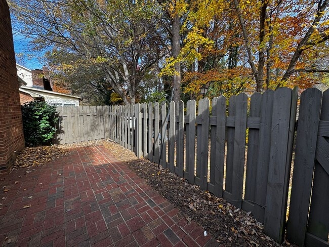 Building Photo - 135 Chrisfield Cir