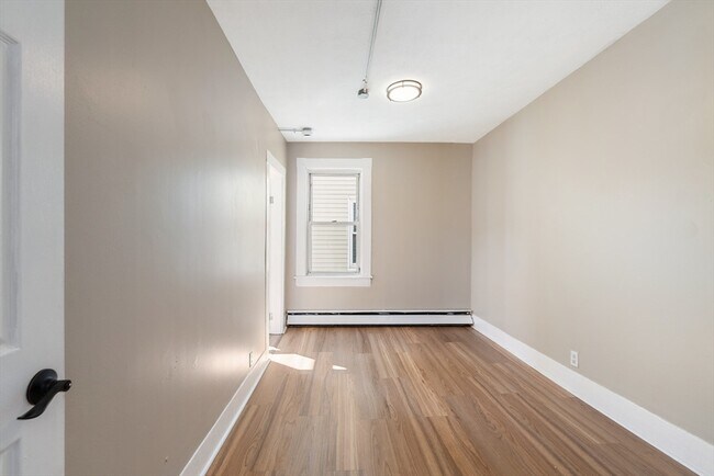 Building Photo - 50 Common St