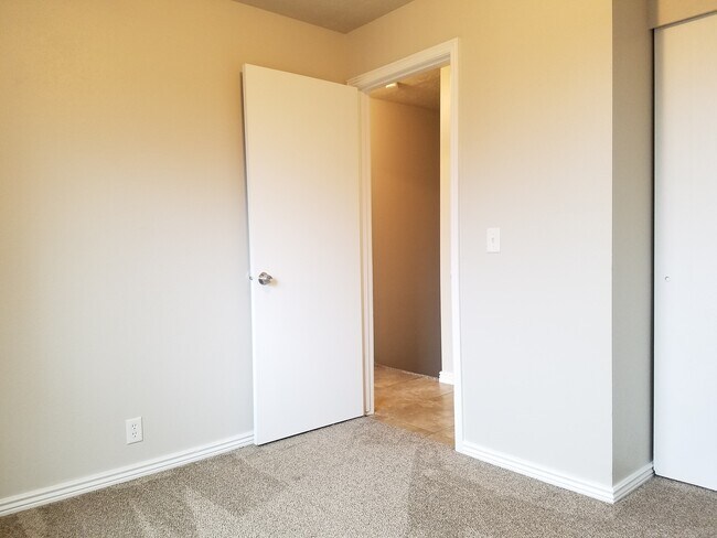 Building Photo - 7942 S Chadbourne Dr