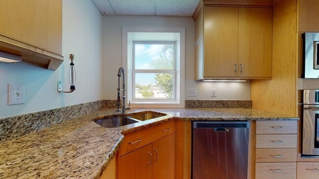 Building Photo - 236 Chatham St