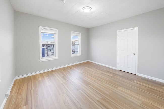 Building Photo - 168 Lunenburg St