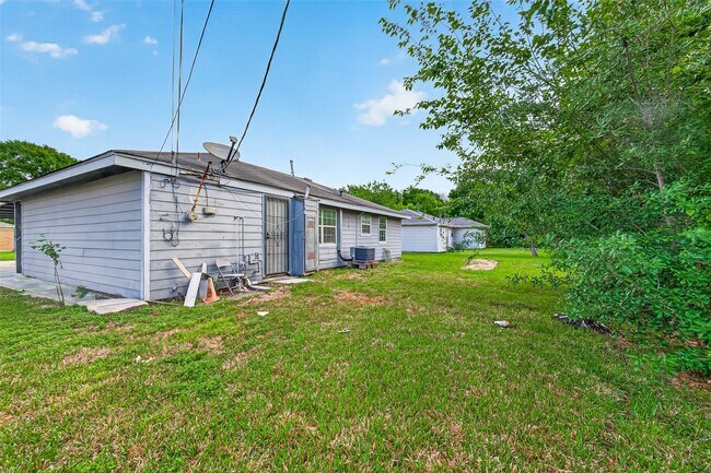 Building Photo - 8666 Candy St