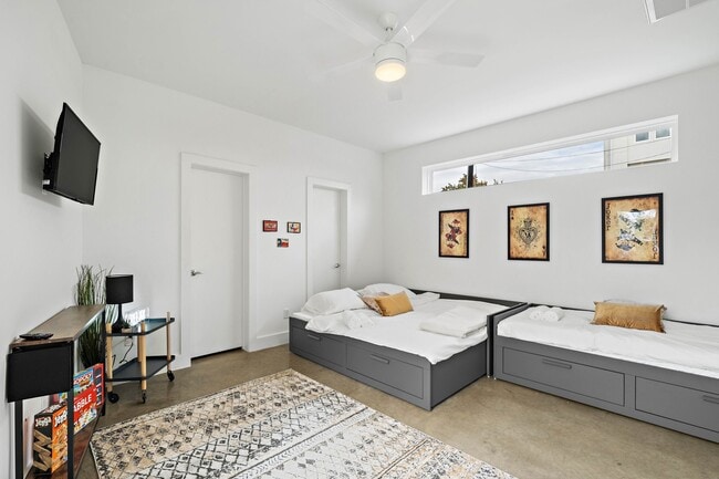 Building Photo - 3002 Hawkins St