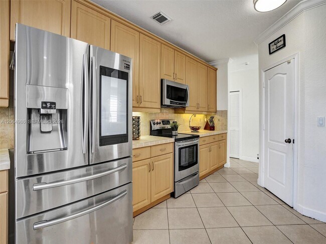 Building Photo - 6662 SW 166th Ct