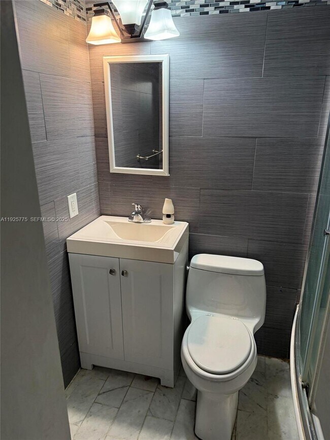 Building Photo - 4050 NE 12th Terrace