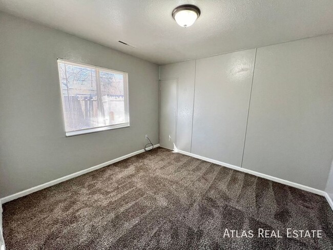 Building Photo - Beautiful and renovated in PRIME location!...