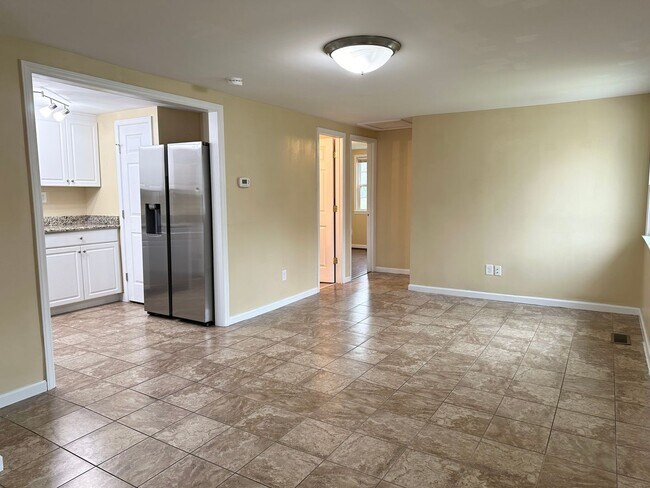 Building Photo - Cozy Home with a Spacious Back Yard in Garner!
