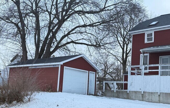 Building Photo - 1103 West Dr